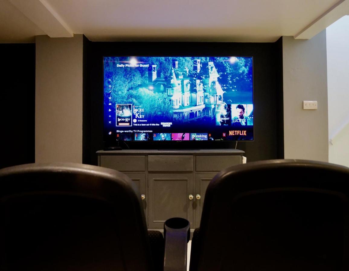 Luxury 3 Bathroom Cinema And Sauna Seaford Bagian luar foto