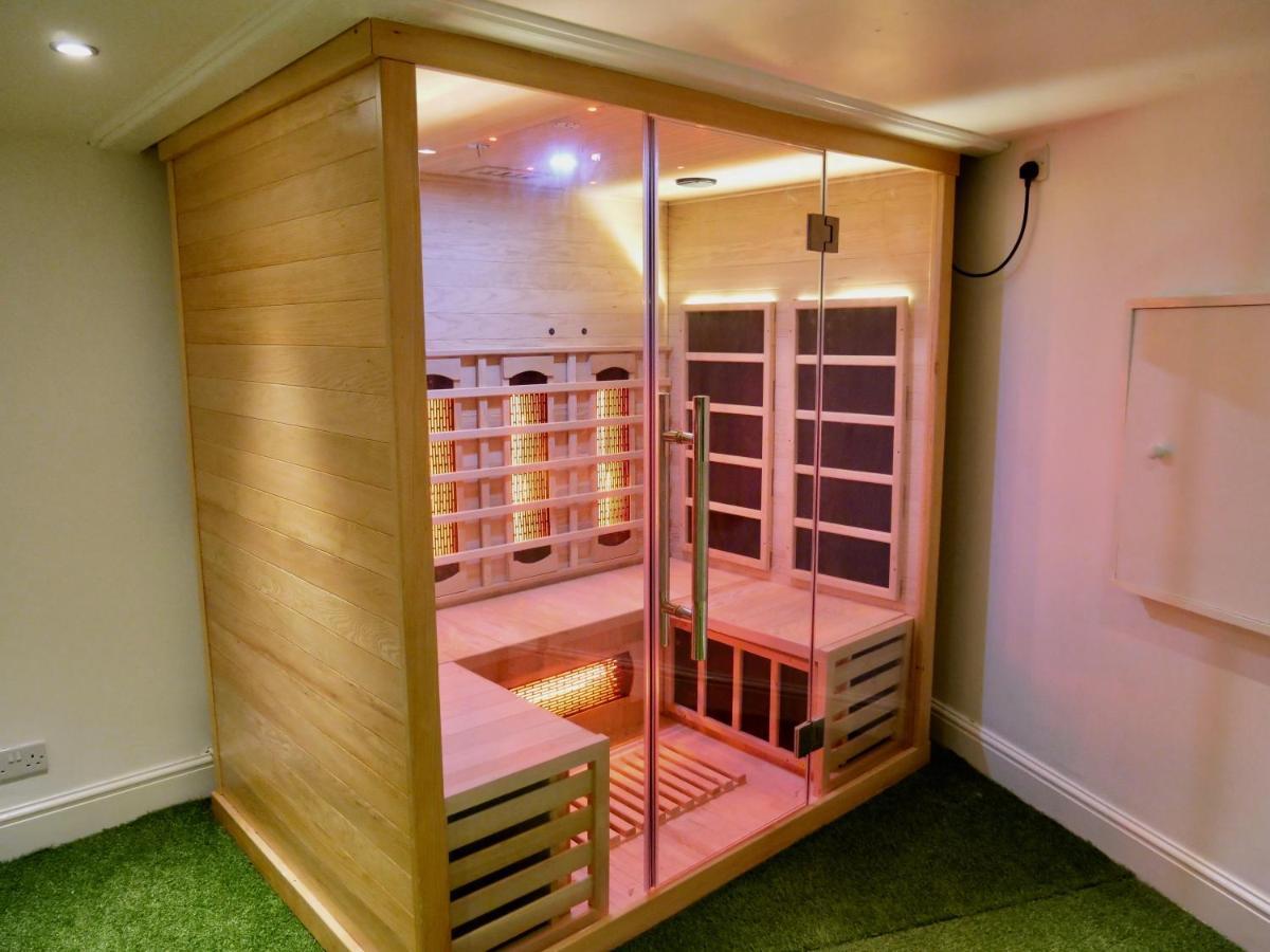 Luxury 3 Bathroom Cinema And Sauna Seaford Bagian luar foto